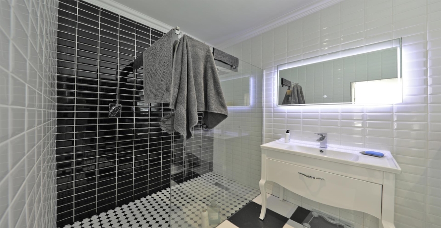 4 Bedroom Property for Sale in Loevenstein Western Cape